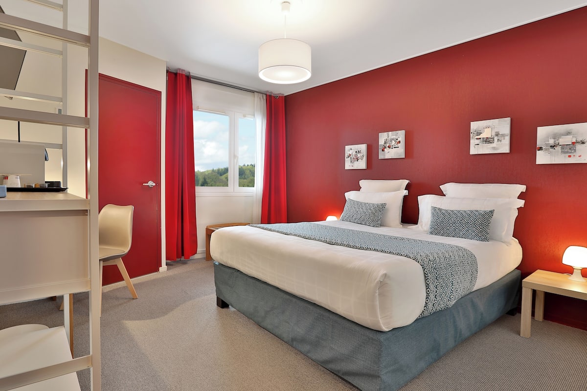 Comfort Double Room, 1 Queen Bed, Garden View | Premium bedding, desk, blackout drapes, soundproofing