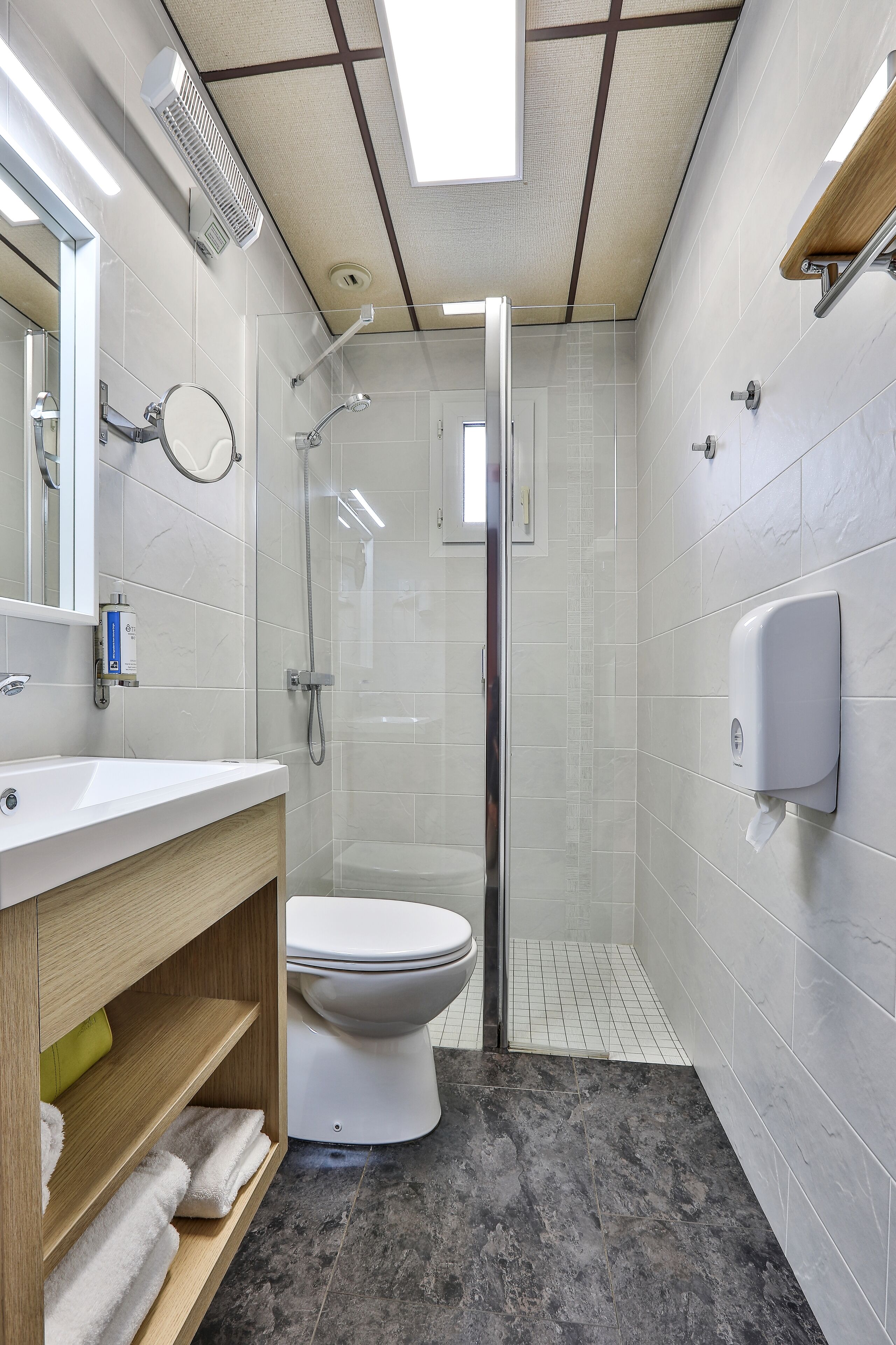 free toiletries, hair dryer