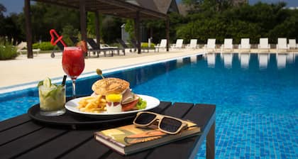 Real Colonia Hotel & Suites