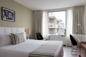 Deluxe Room, 1 Queen Bed, City View