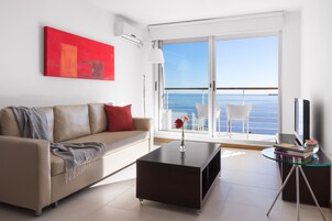 32-inch LCD TV with cable channels, TV