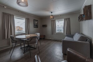 Cortinas blackout, wifi gratis y ropa de cama 