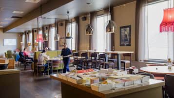 Desayuno bufé gratuito y diario
