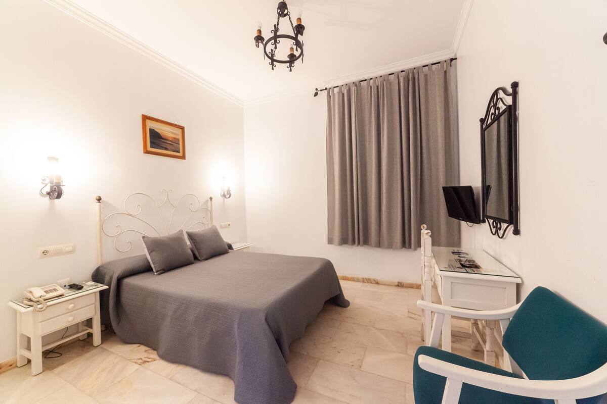 Standard Double Room, Private Bathroom | Desk, iron/ironing board (on request), free WiFi, bed sheets