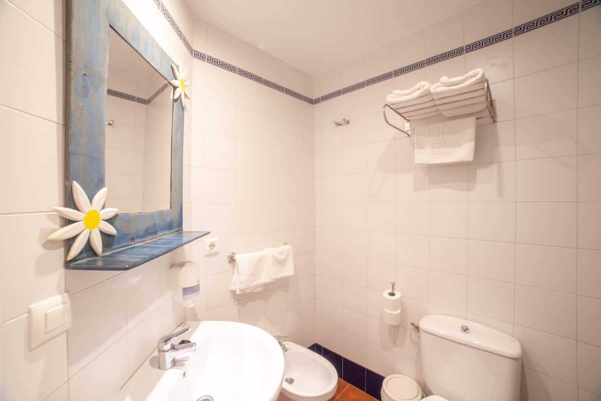 Double Room, Balcony | Bathroom | Shower, free toiletries, hair dryer, towels