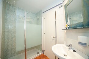 Shower, free toiletries, hair dryer, towels
