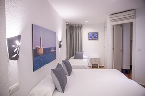 Chambre triple Standard, salle de bain privée | Bureau, fer et planche à repasser, accès au Wi-Fi (inclus)