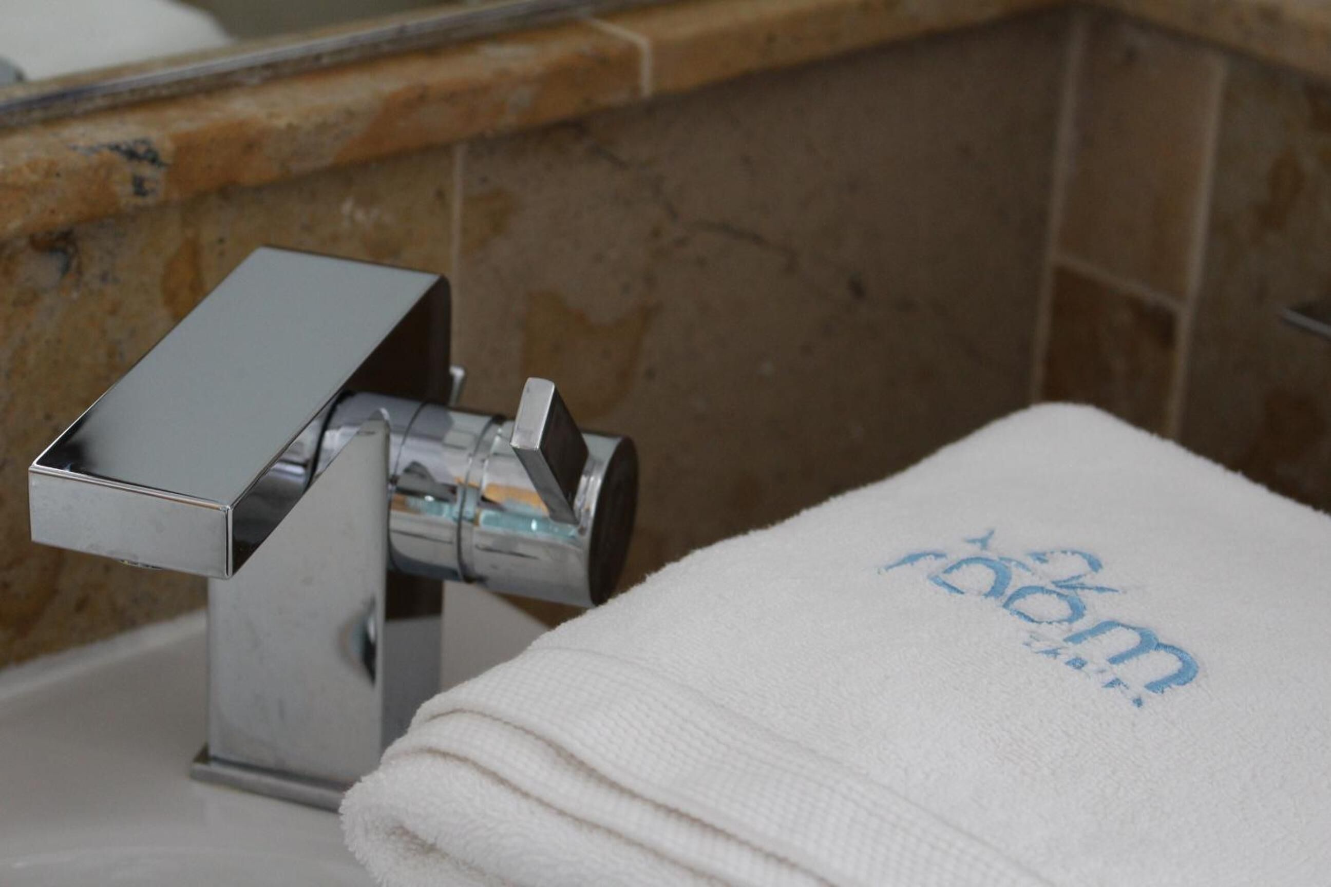 shower, rainfall showerhead, free toiletries, hair dryer