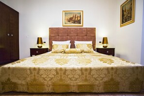 Deluxe Apartment, One Bedroom, View on Imperial Square Peristil | 1 bedroom, Egyptian cotton sheets, premium bedding, memory foam beds - Grisogono Palace Heritage Residence (Split)