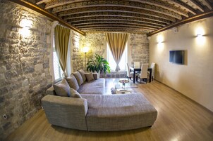 Deluxe Apartment, One Bedroom, View on Imperial Square Peristil | Living area | 110-cm LCD TV with digital channels, TV, pay movies