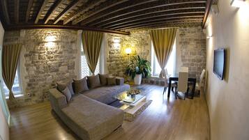 Deluxe Apartment, One Bedroom, View on Imperial Square Peristil | Living area | 110-cm LCD TV with digital channels, TV, pay movies