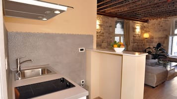 Deluxe Apartment, One Bedroom, View on Imperial Square Peristil | Private kitchenette | Fridge, coffee/tea maker, electric kettle, cleaning supplies