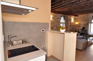 Deluxe Apartment, One Bedroom, View on Imperial Square Peristil | Private kitchenette | Fridge, coffee/tea maker, electric kettle, cleaning supplies