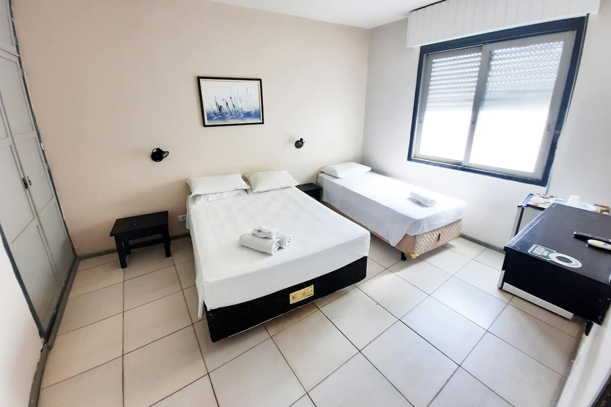 Habitación familiar | 2 dormitorios, wifi gratis, ropa de cama