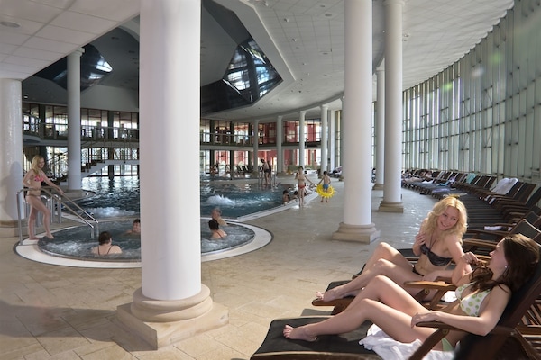 Indoor spa tub