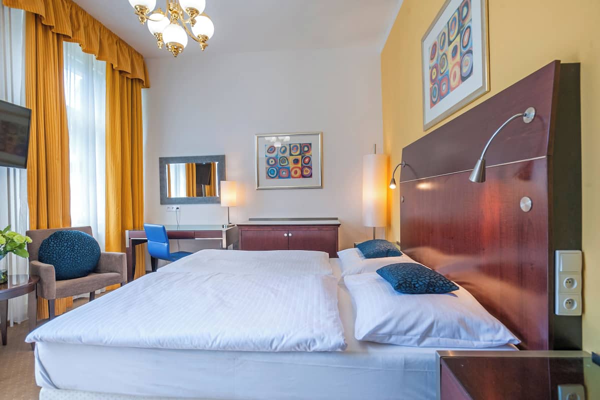 Family Room | In-room safe, WiFi