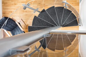 Hypo-allergenic bedding, minibar, desk, soundproofing