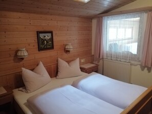 Individually decorated, individually furnished, free cribs/infant beds - Haus Daniela (Gerlos)