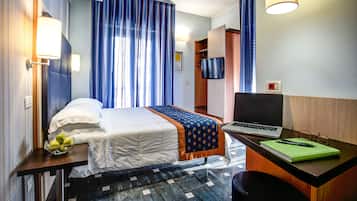 Edredons de pluma, frigobar, cofres nos quartos