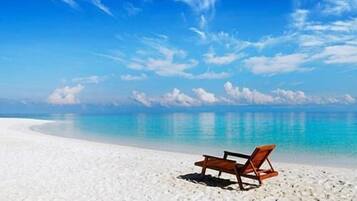 Beach nearby, white sand, beach towels, snorkeling