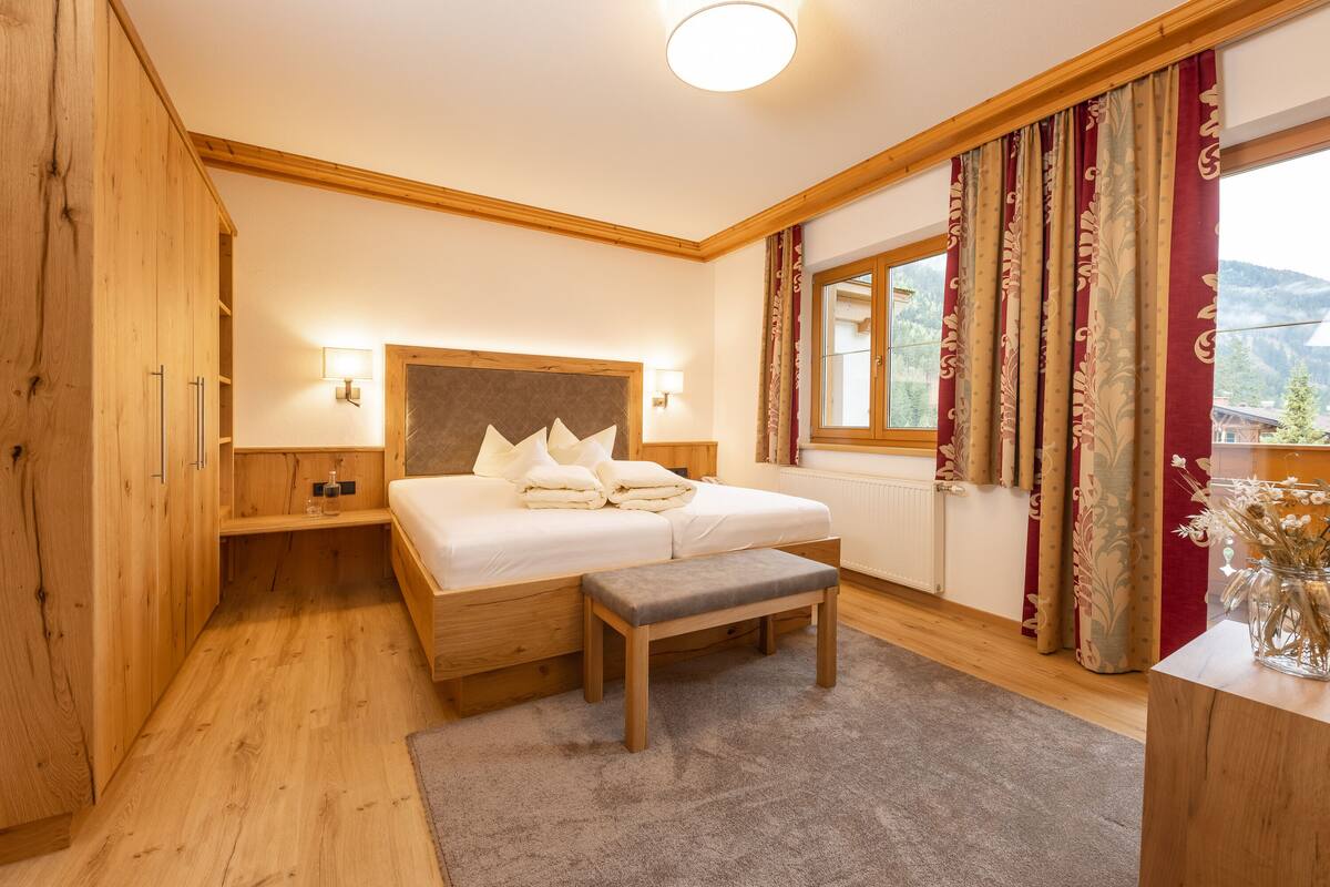 standard double room, balcony (rubin) | hypo-allergenic bedding, in-room safe, desk, blackout curtains