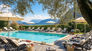 Outdoor pool, sun loungers