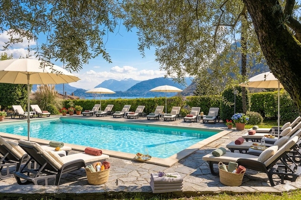 Outdoor pool, pool loungers