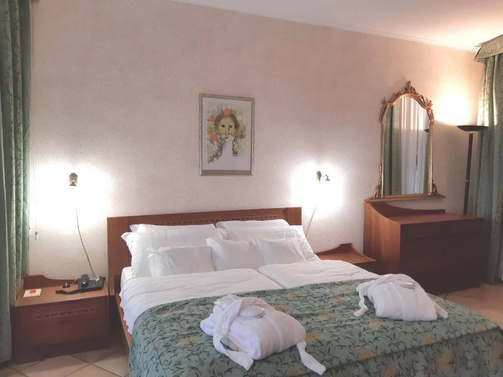 down duvets, in-room safe, desk, blackout curtains