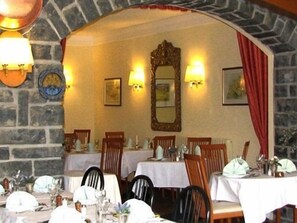 Café da manhã, almoço e jantar; culinária italiana