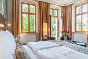 Habitación doble superior | Cortinas blackout y internet por cable