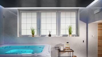 Een sauna, een bubbelbad, warm/mineraalwaterbronnen