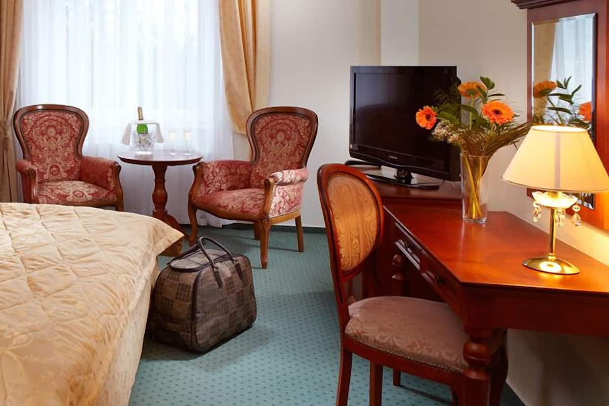 Comfort Double Room | Minibar, in-room safe, desk, soundproofing