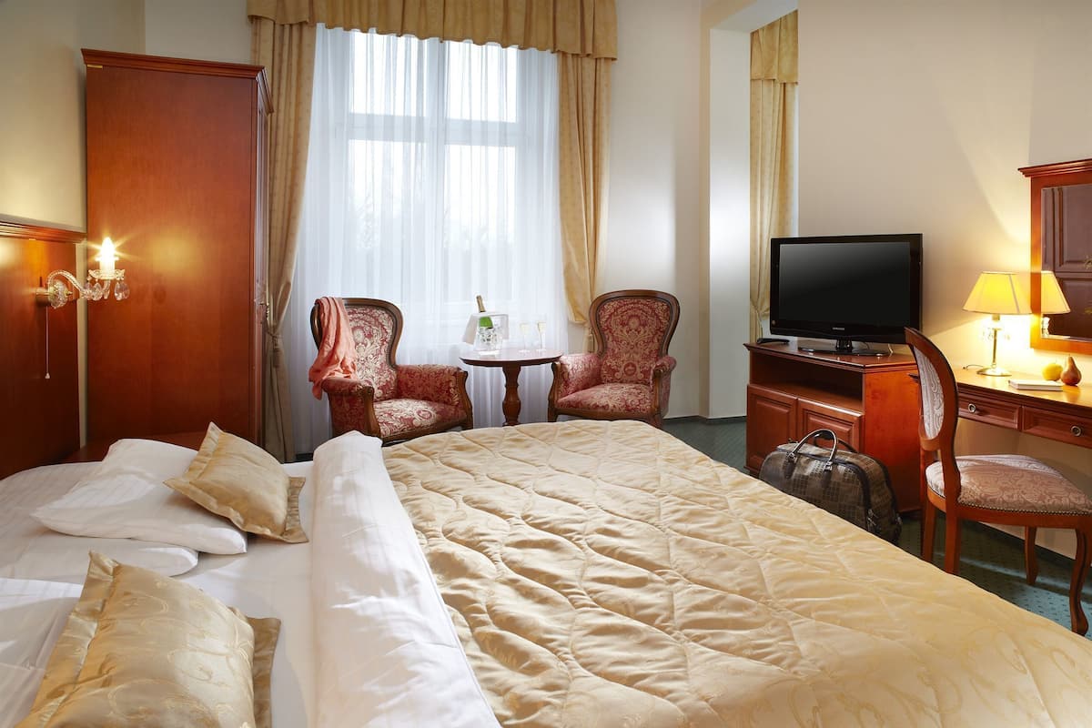 Minibar, in-room safe, desk, soundproofing