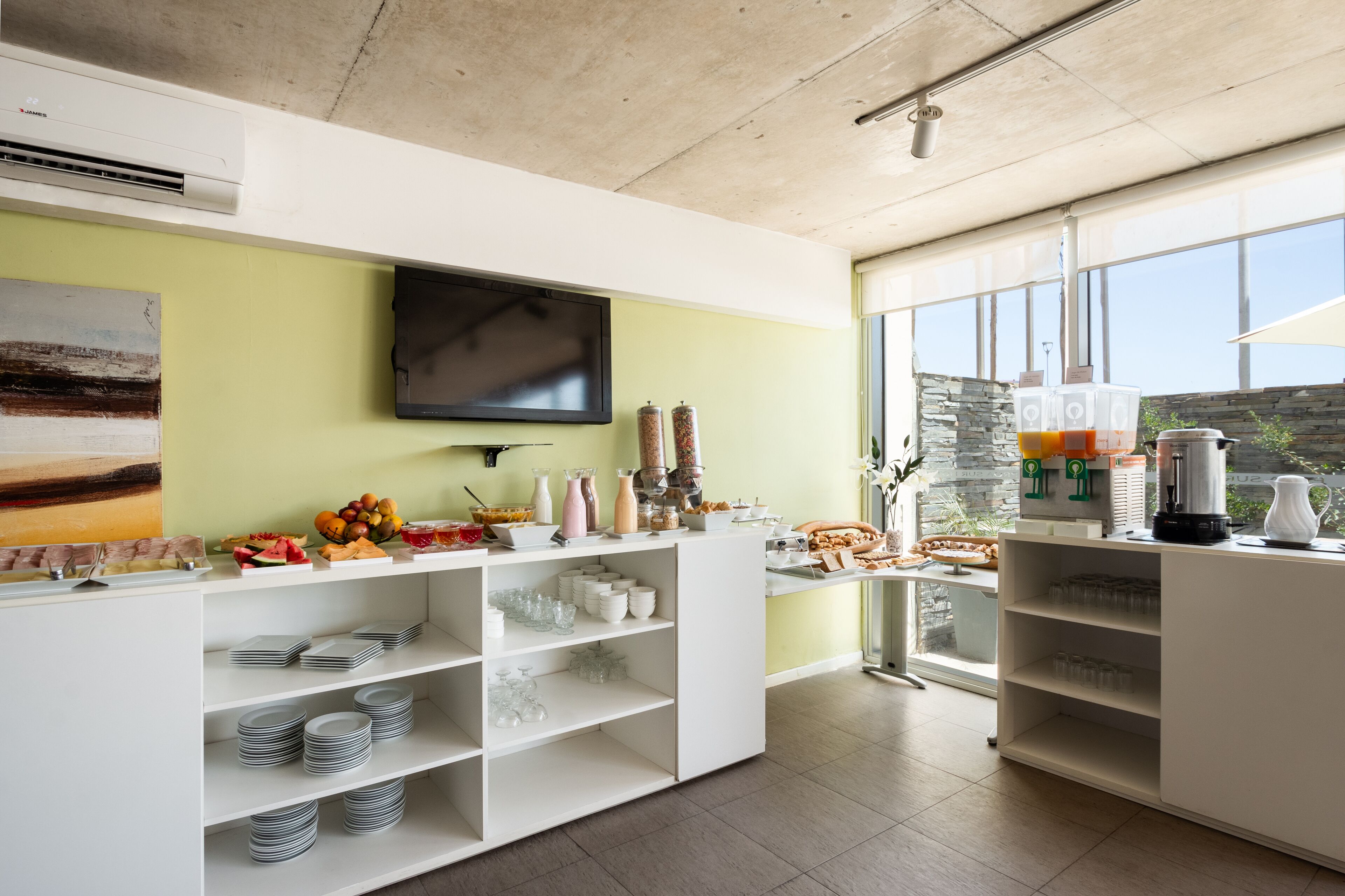 free daily continental breakfast