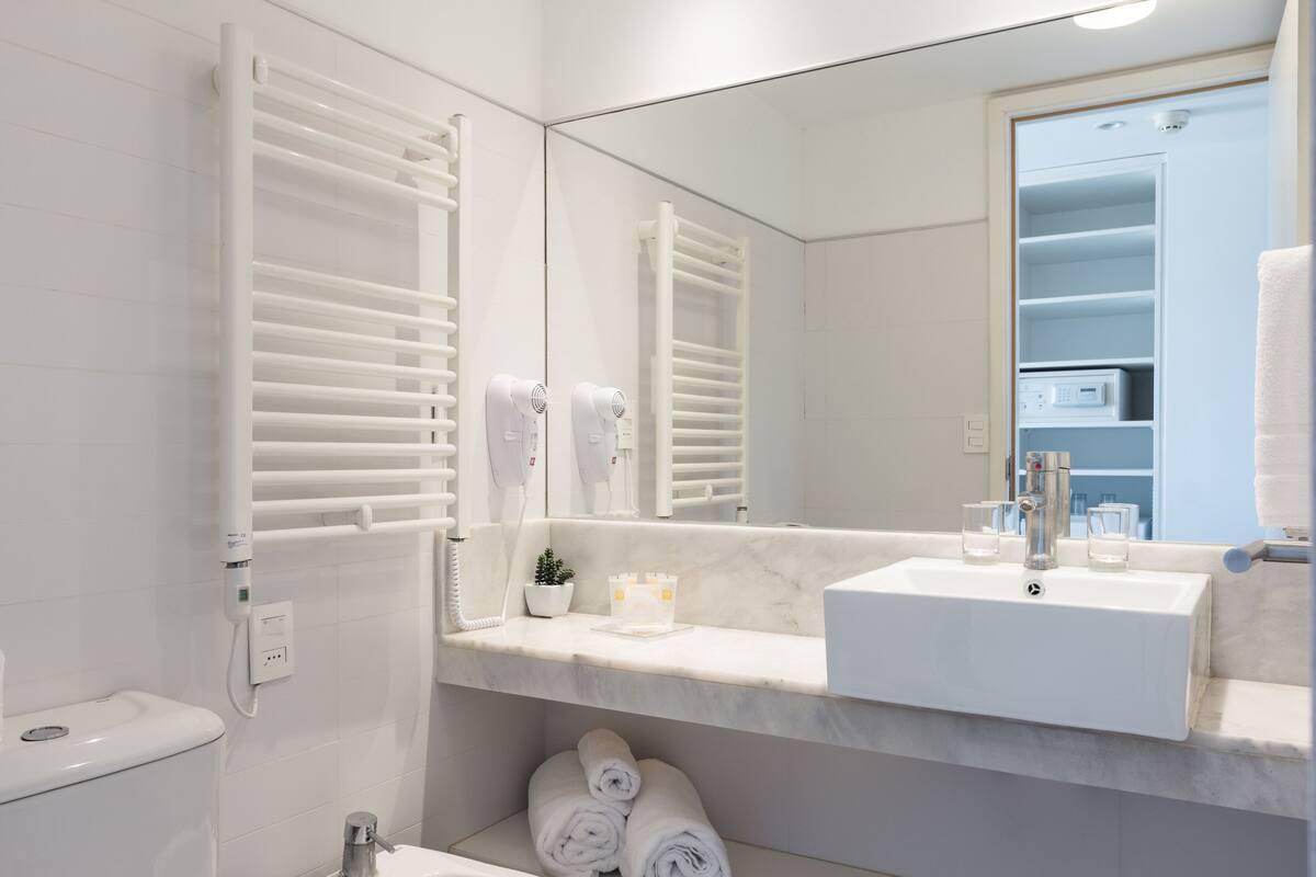 shower, free toiletries, hair dryer, bidet