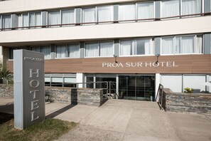 Front of property - UY Proa Sur Hotel (La Paloma)