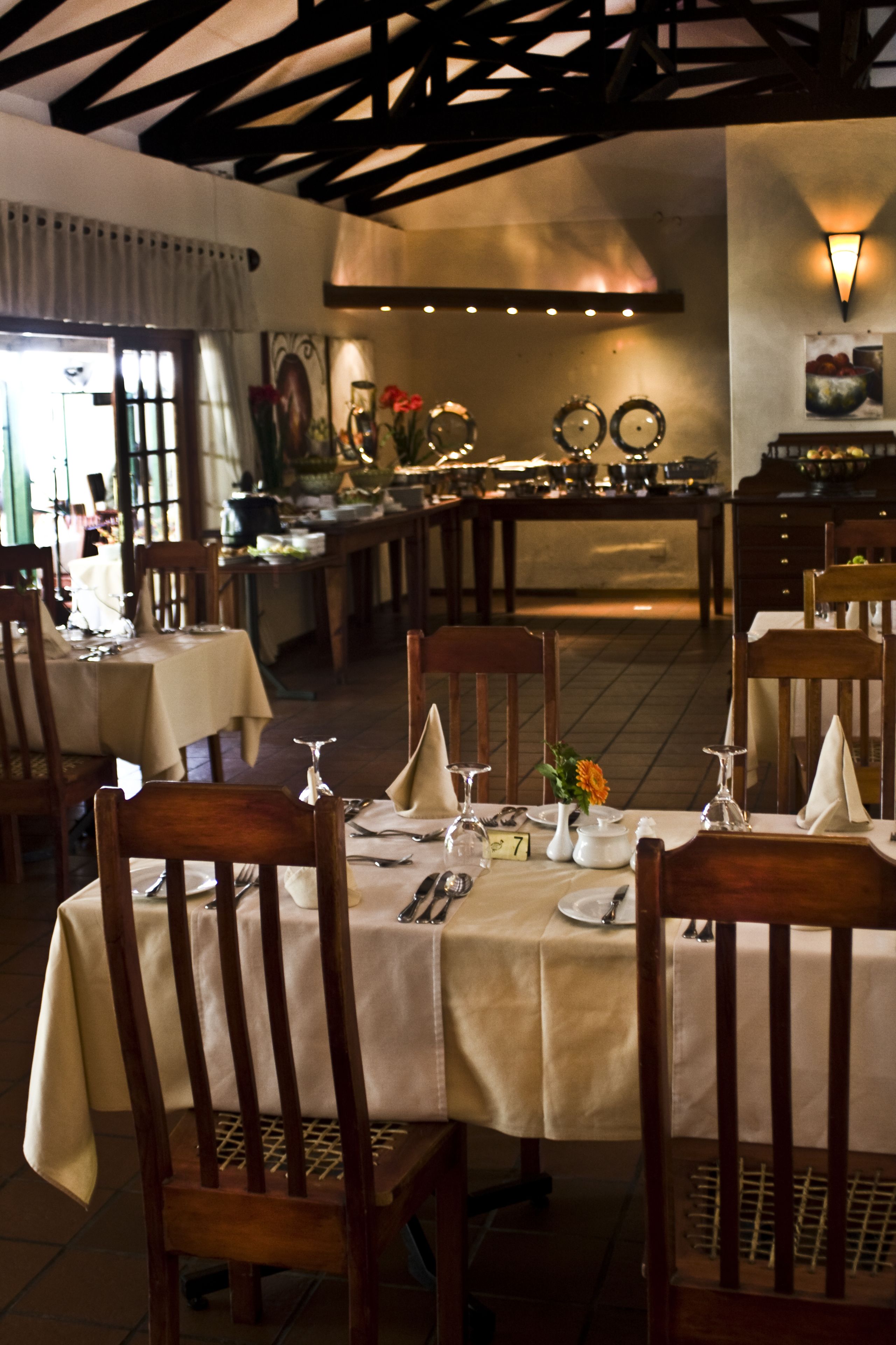 2 restaurants, breakfast served