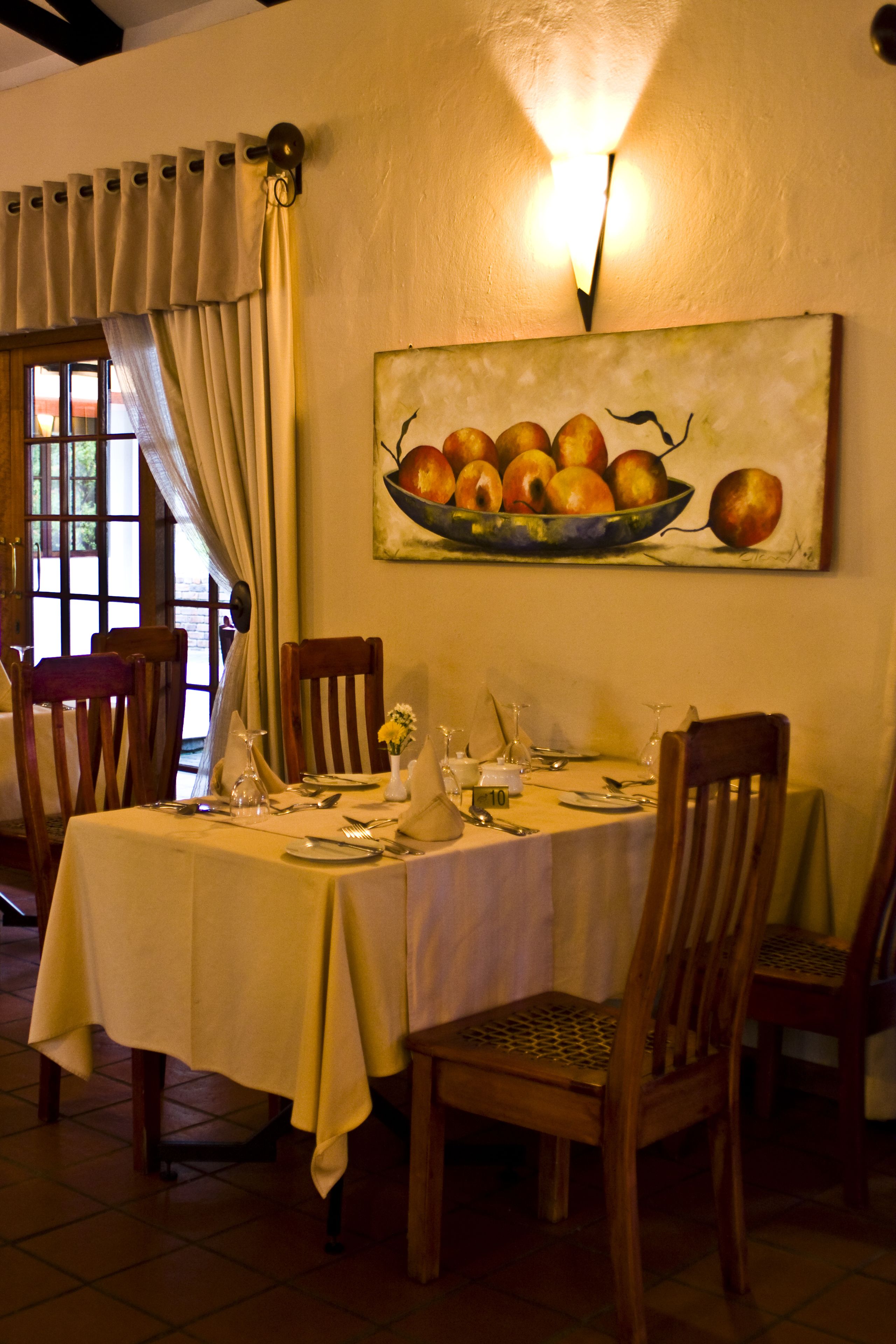 2 restaurants; breakfast, lunch, and dinner served