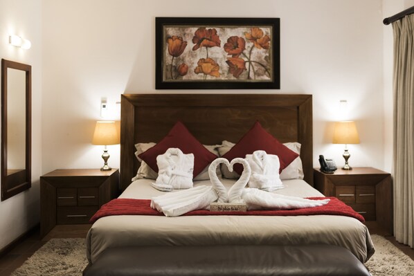 Executive Suite | Premium bedding, down duvets, pillow-top beds, in-room safe