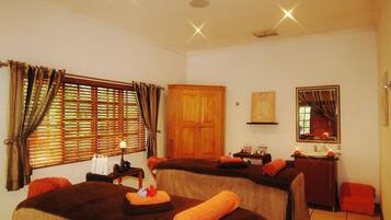 Couples treatment room(s), sauna, hot tub, steam room