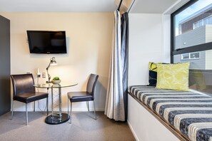 32-tommers fladskærms-tv med satellitkanaler, tv