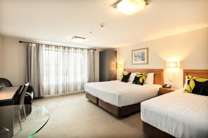 Executive Business Suite | Premium bedding, in-room safe, blackout drapes, iron/ironing board - Alexander Inn (Auckland)