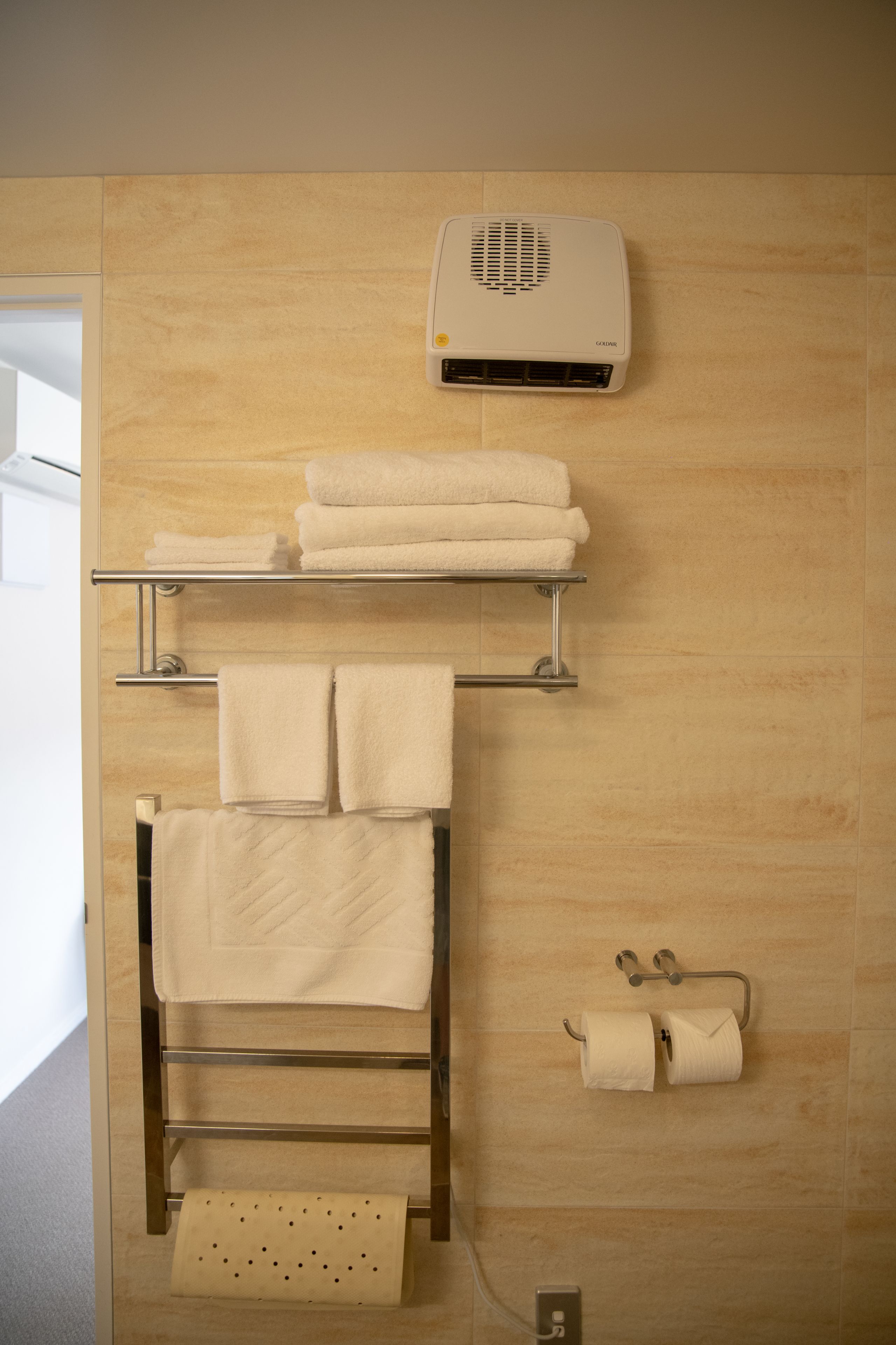 shower, rainfall showerhead, free toiletries, hair dryer