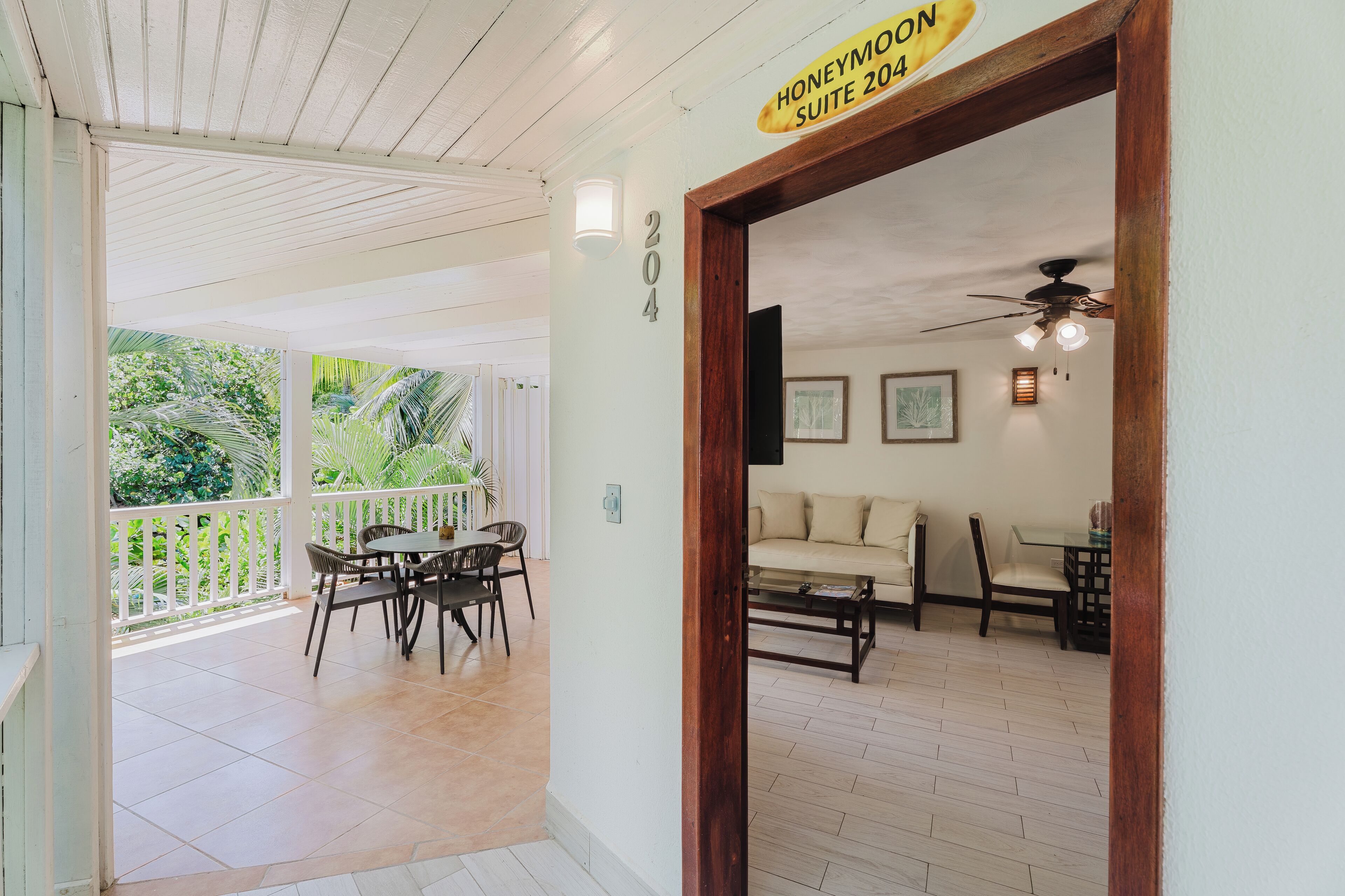 honeymoon suite | living area | 32-inch tv with cable channels