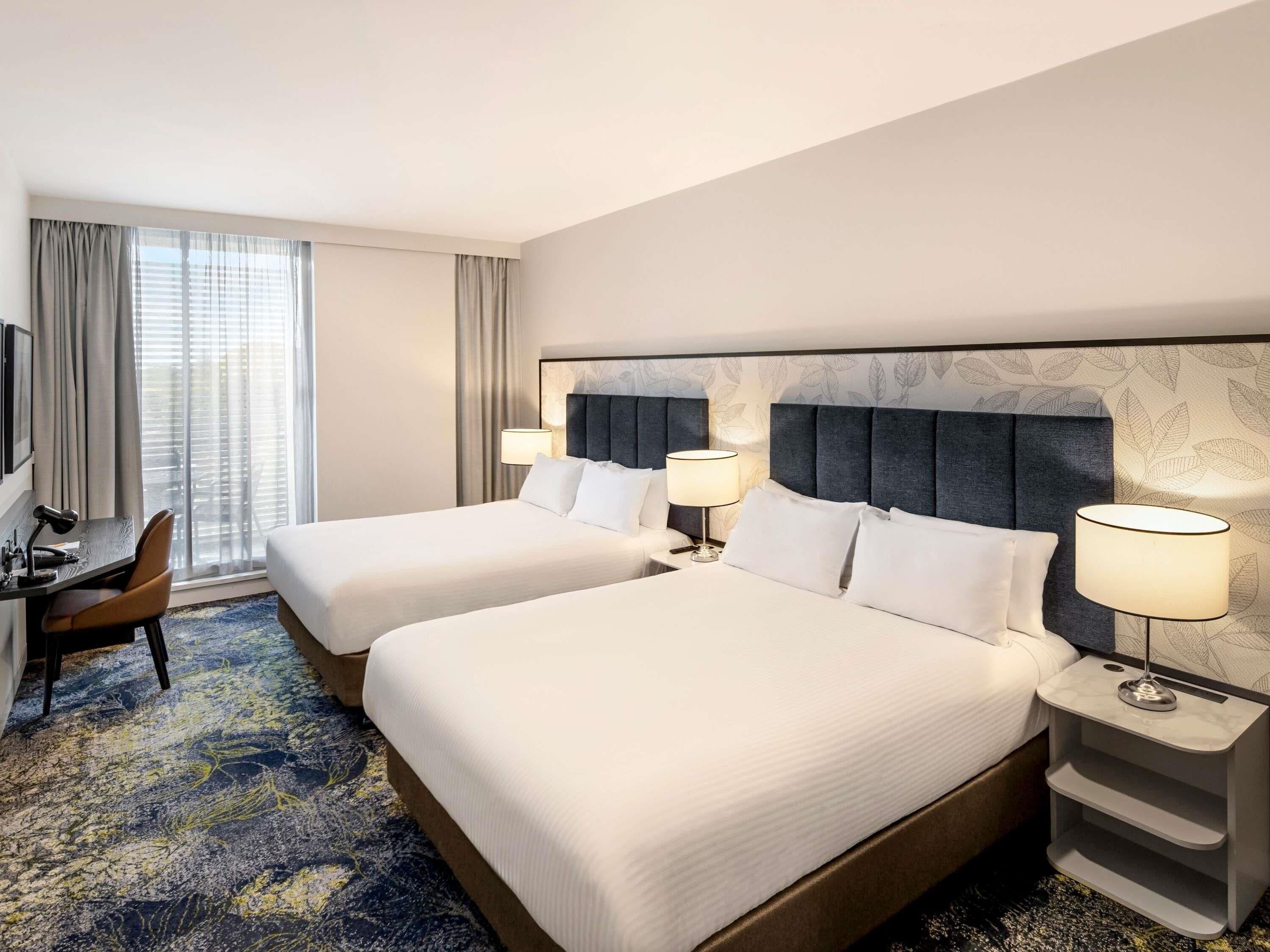 Deluxe-rum - 2 queensize-sängar | Sängtillbehör av högsta kvalitet och bäddmadrasser