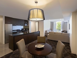 Departamento Deluxe, 2 habitaciones | Ropa de cama de alta calidad y camas con pillow-top