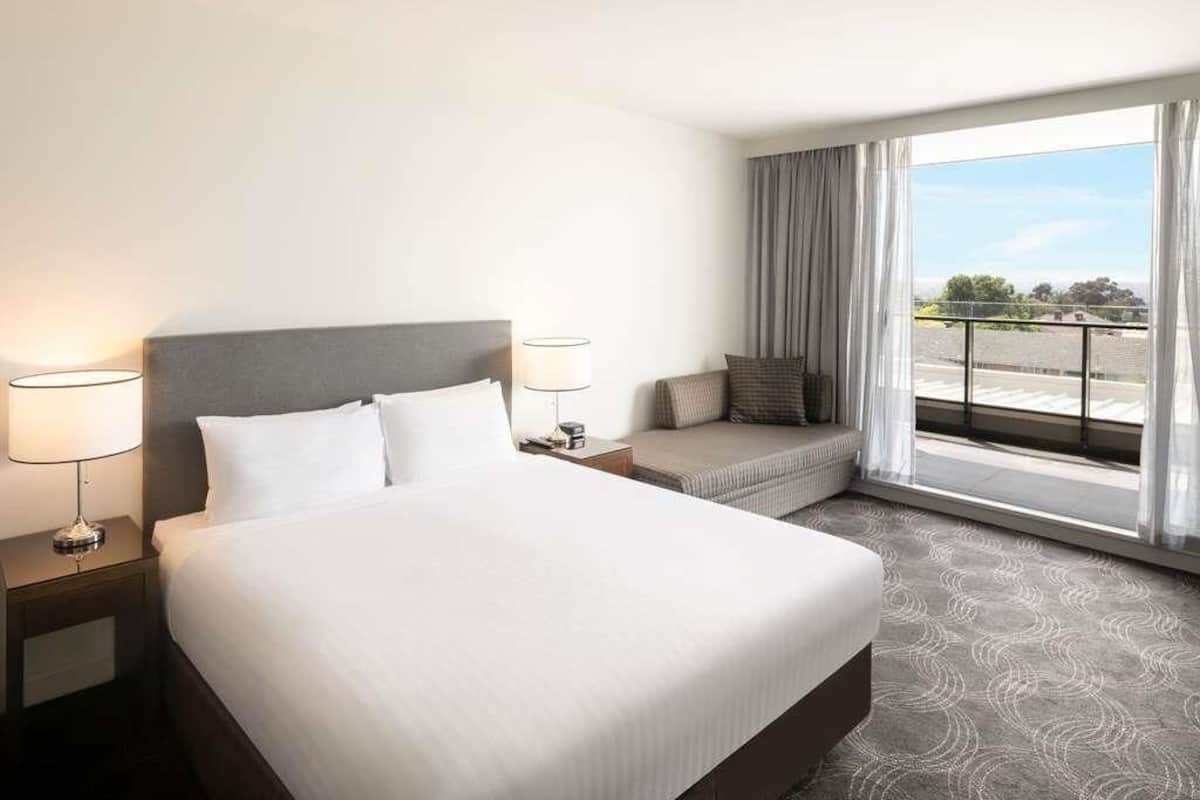 Deluxe Apartment, 1 Bedroom | Premium bedding, pillowtop beds, in-room safe, desk