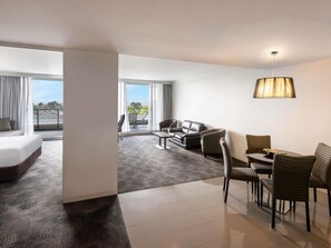 Deluxe Apartment, 1 Bedroom | Premium bedding, pillowtop beds, in-room safe, desk