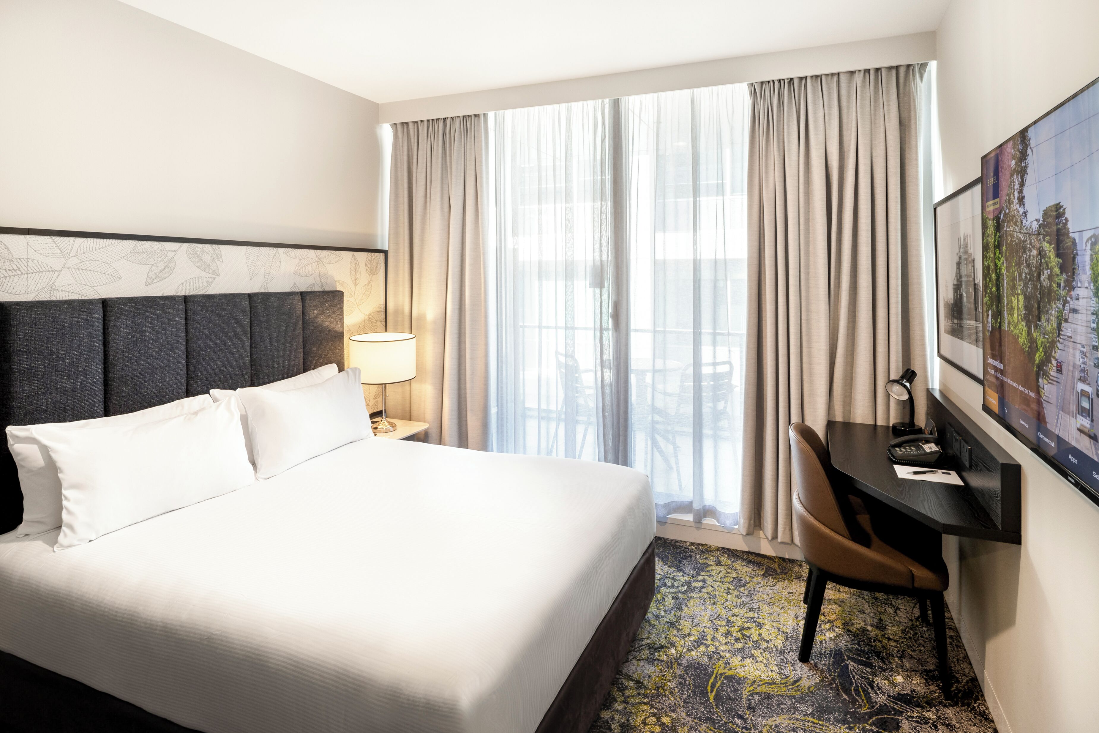 Kamar Superior, 1 Tempat Tidur Queen | Seprai premium, bantalan ekstra lembut, brankas, dan meja kerja