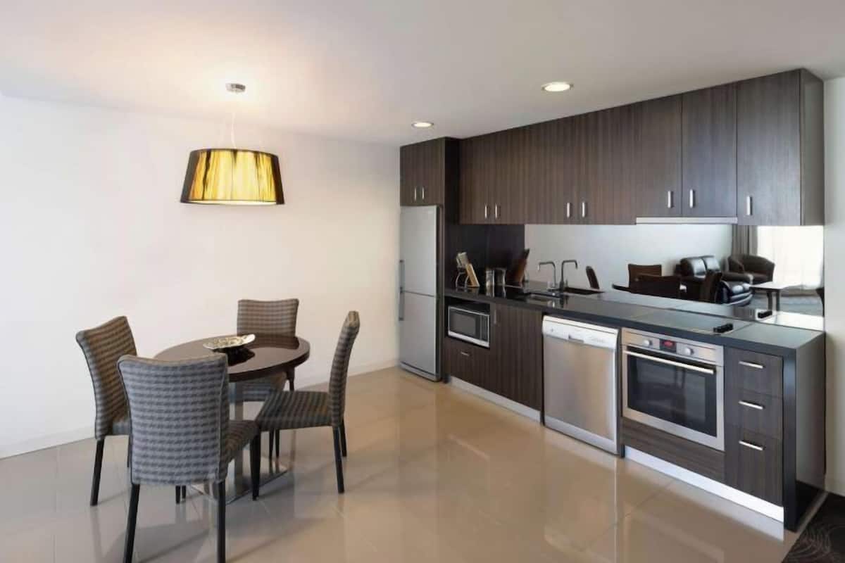 Private kitchen | Fridge, electric kettle